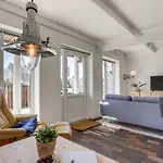 Awesome In With Kitchen בית נופש